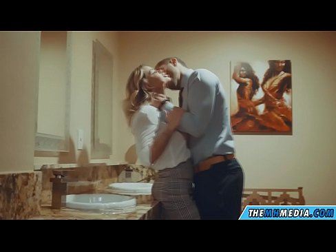 ❤️ Wenn eine vollbusige Blondine dich in einer öffentlichen Toilette verführt ❤️ Sex video bei uns de.storestarbucks.top ❌